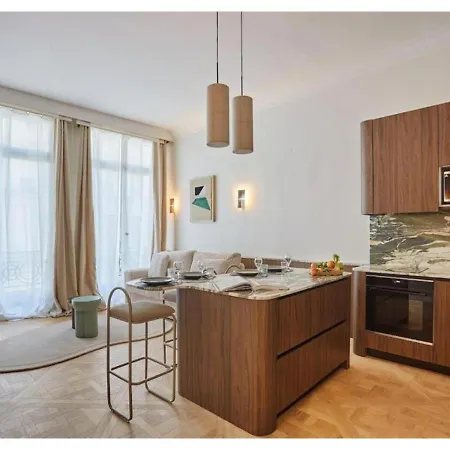 On The Champs Elysees Appartement