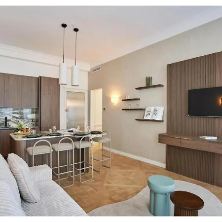 On The Champs Elysees Appartement