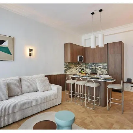 Apartment On The Champs Elysees *