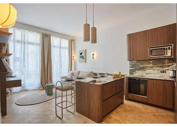 On The Champs Elysees Apartmán