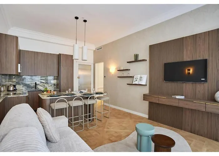 On The Champs Elysees Apartmán